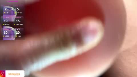 Snapshot of b0nnie_h0ney chatting on 03/11/25, 02:32 Lyanna online show from 03/11/25, 02:32