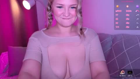 Snapshot of b_e_l_l_a__t_r_i_x chatting on 03/21/26, 03:22 Bella Wooowww online show from 03/21/26, 03:22