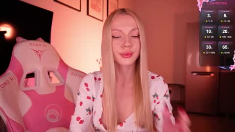 Snapshot of baaby_bon chatting on 09/22/25, 12:29 Bonnie online show from 09/22/25, 12:29