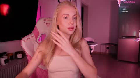 Snapshot of baaby_bon chatting on 09/29/25, 01:05 Bonnie online show from 09/29/25, 01:05