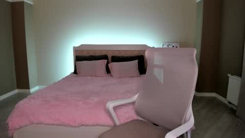 Snapshot of bab_boom chatting on 10/10/25, 12:53 Monica online show from 10/10/25, 12:53