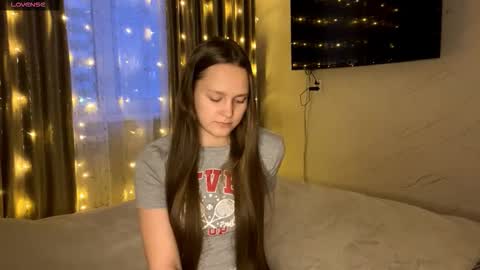 Snapshot of babararyals chatting on 12/18/25, 10:10 Anny Simpson online show from 12/18/25, 10:10