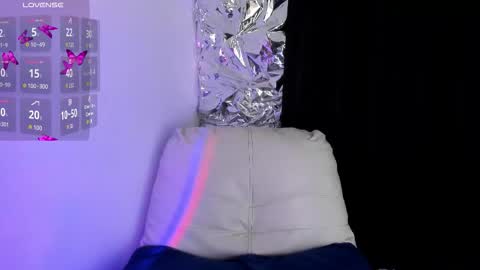 Snapshot of babeblair chatting on 10/23/25, 06:50 Queen B online show from 10/23/25, 06:50