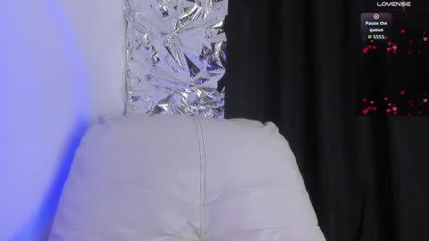 Snapshot of babeblair chatting on 10/25/25, 06:46 Queen B online show from 10/25/25, 06:46