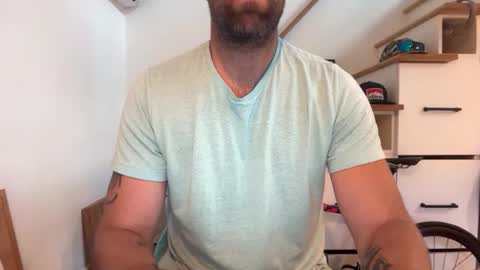 Snapshot of babeheater chatting on 12/15/25, 06:34 babeheater online show from 12/15/25, 06:34