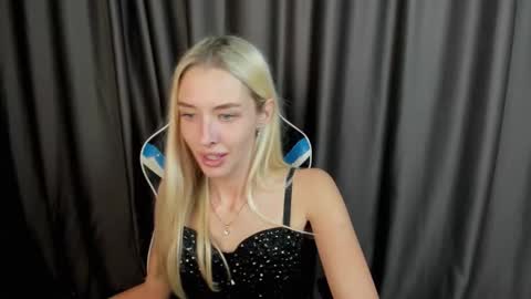 Snapshot of baby__xoxo chatting on 09/23/25, 08:28 Alice online show from 09/23/25, 08:28