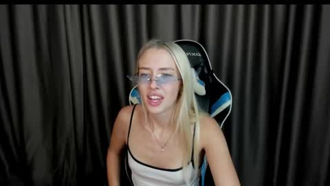 Snapshot of baby__xoxo chatting on 09/27/25, 06:07 Alice online show from 09/27/25, 06:07