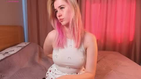 Snapshot of baby_claude chatting on 06/06/26, 03:33 Kate online show from 06/06/26, 03:33