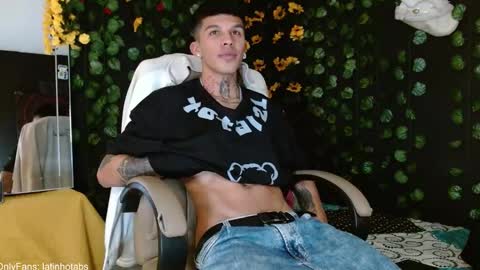 Snapshot of baby_gio chatting on 12/20/24, 12:19 OF GxoXabs online show from 12/20/24, 12:19