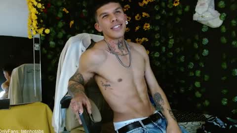 Snapshot of baby_gio chatting on 12/20/24, 03:25 OF GxoXabs online show from 12/20/24, 03:25