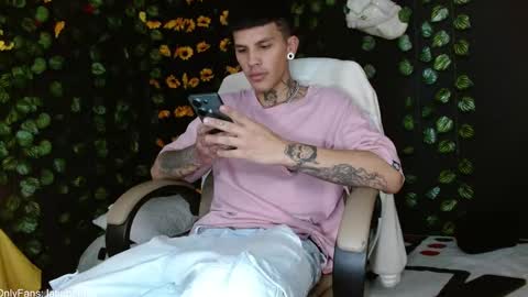 Snapshot of baby_gio chatting on 12/20/24, 05:18 OF GxoXabs online show from 12/20/24, 05:18