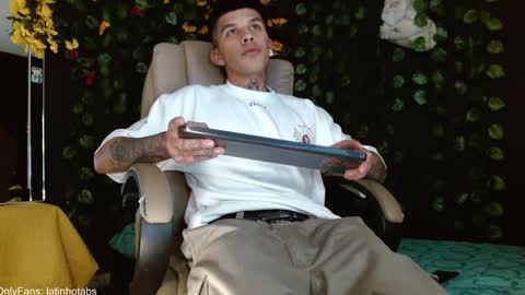Snapshot of baby_gio chatting on 12/26/24, 01:07 OF GxoXabs online show from 12/26/24, 01:07