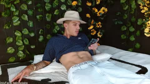 Snapshot of baby_gio chatting on 01/17/25, 12:10 OF GxoXabs online show from 01/17/25, 12:10