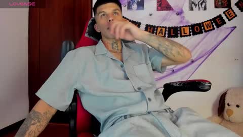 Snapshot of baby_gio chatting on 10/21/25, 02:34 OF GxoXabs online show from 10/21/25, 02:34