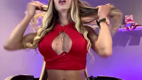 Snapshot of baby_golden chatting on 10/15/25, 02:33 Jhoana Franco online show from 10/15/25, 02:33