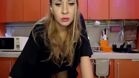 Snapshot of baby_hottye chatting on 02/13/25, 06:59 Diva x  online show from 02/13/25, 06:59