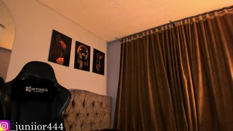 Junior       Independent Model online show from 05/19/26, 12:49
