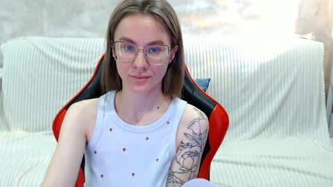 Snapshot of baby_kitte chatting on 10/09/25, 04:32 baby_kitte online show from 10/09/25, 04:32