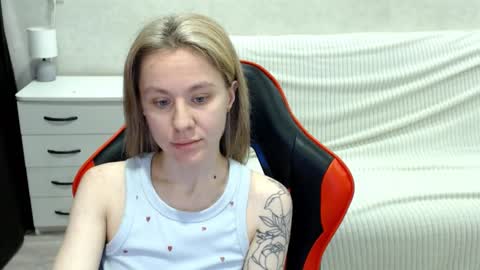 Snapshot of baby_kitte chatting on 10/27/25, 03:54 baby_kitte online show from 10/27/25, 03:54