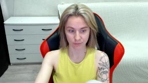 Snapshot of baby_kitte chatting on 10/29/25, 04:37 baby_kitte online show from 10/29/25, 04:37