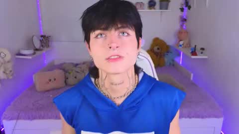 Snapshot of baby_xian chatting on 11/21/25, 08:02 Dani online show from 11/21/25, 08:02