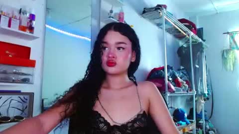 babybombom08 online show from 06/12/26, 07:24