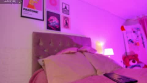 Mariana  online show from 05/17/26, 12:52
