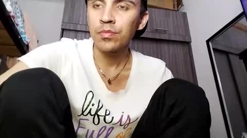 Snapshot of babydarkpink chatting on 10/26/25, 09:42 Dani  online show from 10/26/25, 09:42