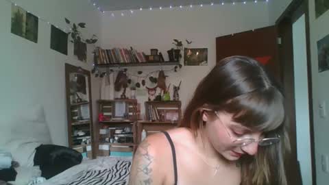 Snapshot of babydemon6 chatting on 12/11/24, 01:17 babydemon6 online show from 12/11/24, 01:17