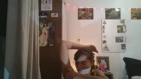 Snapshot of babydemon6 chatting on 02/13/25, 11:15 babydemon6 online show from 02/13/25, 11:15