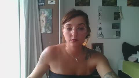 Snapshot of babydemon6 chatting on 02/19/25, 06:00 babydemon6 online show from 02/19/25, 06:00