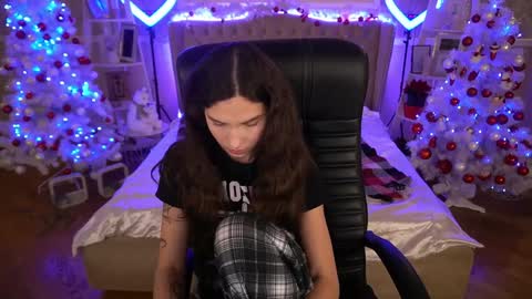 Sasha online show from 12/19/24, 12:02