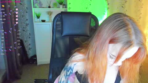 Snapshot of babyfoxyy chatting on 12/19/24, 08:55 maddy online show from 12/19/24, 08:55
