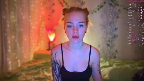 Snapshot of babyfoxyy chatting on 02/07/25, 01:43 maddy online show from 02/07/25, 01:43