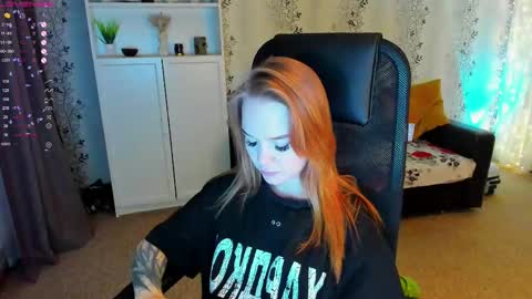 Snapshot of babyfoxyy chatting on 02/25/25, 07:36 maddy online show from 02/25/25, 07:36
