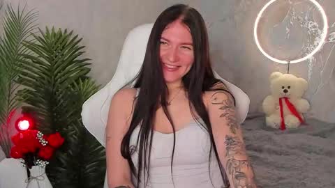 Snapshot of babyisperfect chatting on 11/27/25, 03:52 Sophia online show from 11/27/25, 03:52