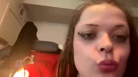 Snapshot of babyjeanscreams chatting on 10/09/25, 11:36 babyjeanscreams online show from 10/09/25, 11:36