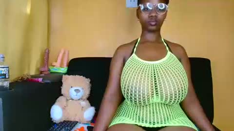 Snapshot of babyluciax chatting on 05/11/26, 12:22 babyluciax online show from 05/11/26, 12:22