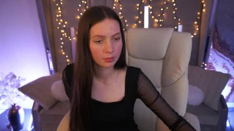 Snapshot of babylumii chatting on 06/01/26, 01:13 Lady Vi online show from 06/01/26, 01:13