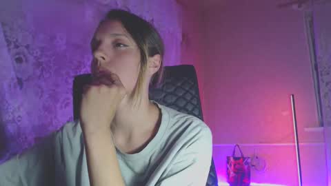 Snapshot of babymuro4ka chatting on 09/17/25, 06:42 Sonya online show from 09/17/25, 06:42