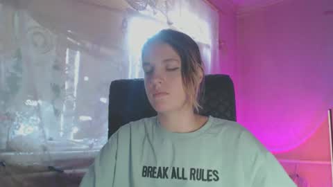 Snapshot of babymuro4ka chatting on 10/12/25, 11:20 Sonya online show from 10/12/25, 11:20