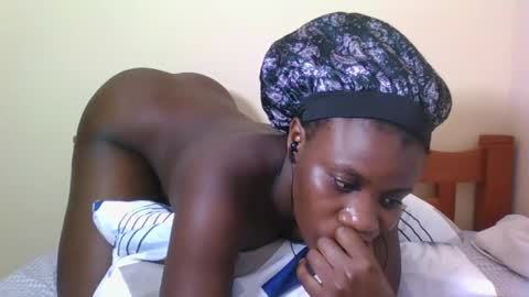 Snapshot of babyrozillah chatting on 11/28/25, 11:29 PRISCILLAH online show from 11/28/25, 11:29