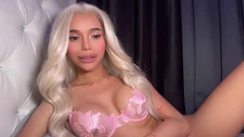 Snapshot of babysabrinaxx chatting on 10/22/25, 07:24 babysabrinaxx online show from 10/22/25, 07:24