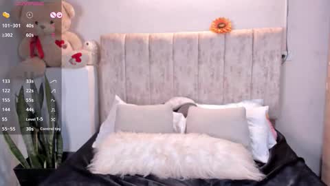 sophie online show from 11/11/25, 09:26