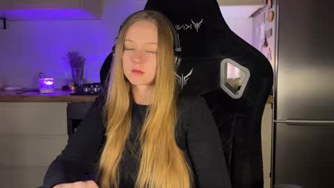 Snapshot of babyytonight chatting on 09/30/25, 08:52 NEXT STREAM 1AM GMT3 Alice online show from 09/30/25, 08:52