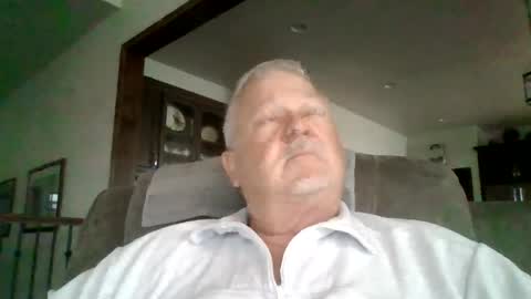 Snapshot of back549 chatting on 08/06/26, 11:34 back549 online show from 08/06/26, 11:34
