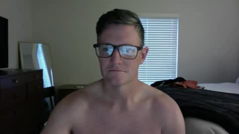 Snapshot of backsweatdaddy chatting on 11/25/25, 11:27 backsweatdaddy online show from 11/25/25, 11:27