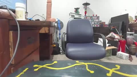 Snapshot of bad_boy4u2abuse chatting on 10/11/25, 06:12 bad_boy4u2abuse online show from 10/11/25, 06:12