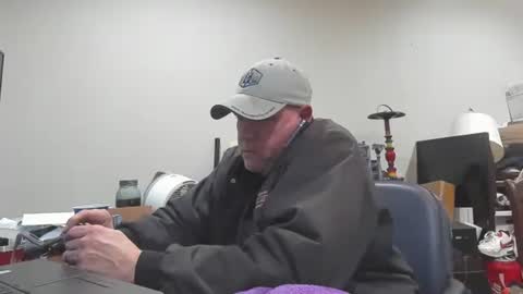 Snapshot of bad_boy4u2abuse chatting on 12/15/25, 05:44 bad_boy4u2abuse online show from 12/15/25, 05:44