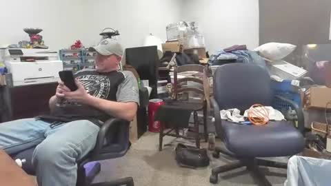 Snapshot of bad_boy4u2abuse chatting on 12/18/25, 09:59 bad_boy4u2abuse online show from 12/18/25, 09:59